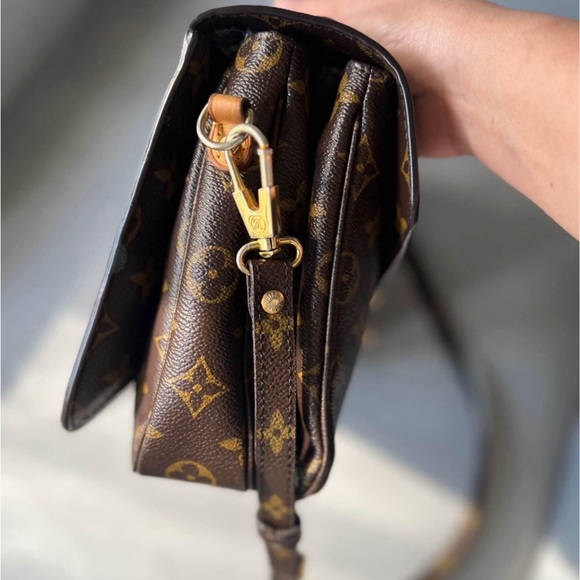 Authentic LV pochette metis in monogram - Picture 9 of 10